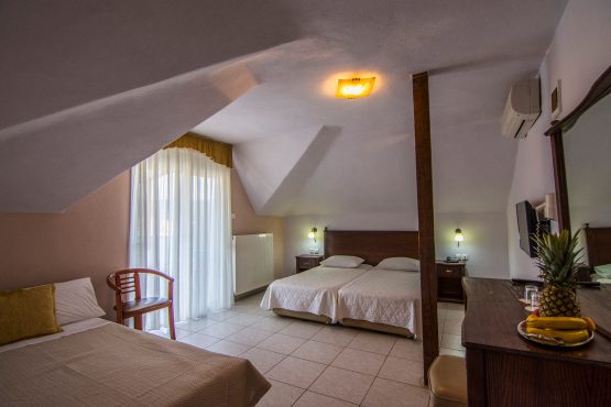Hotel Rihios | Τετράκλινα Δωμάτια 18