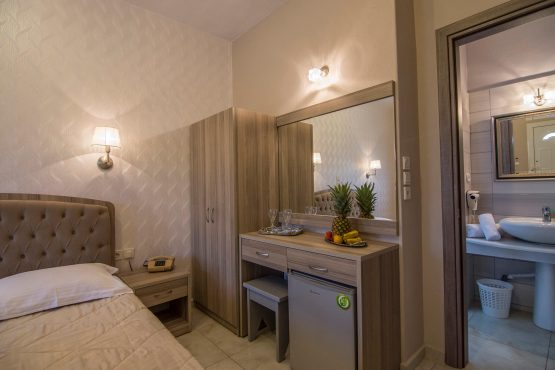 Hotel Rihios | Δίκλινα Δωμάτια 8
